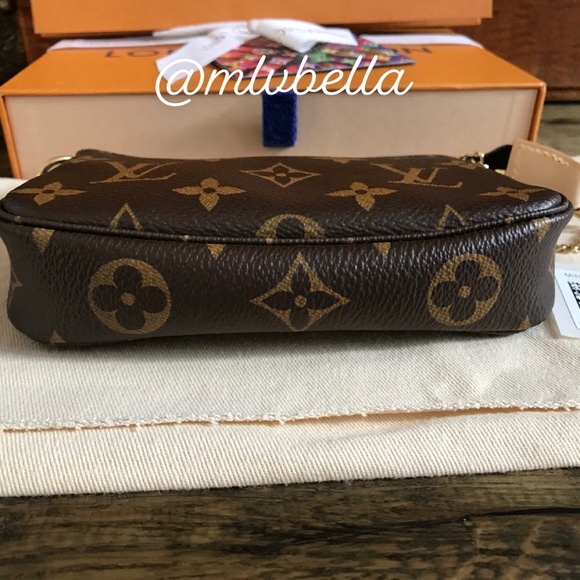 ❌SOLD❌Louis Vuitton Mini Pochette Accessoires - Picture 6 of 8